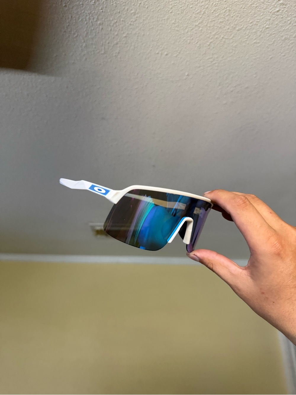 Oak o sunglasses White Shield Sports Sunglasses with Blue Mirrored Lens